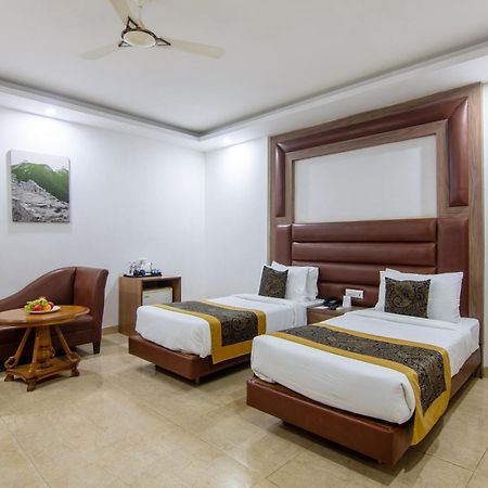 Hotel Lohmod At National Highway 8 - Free Airport Transffer New Delhi Eksteriør billede