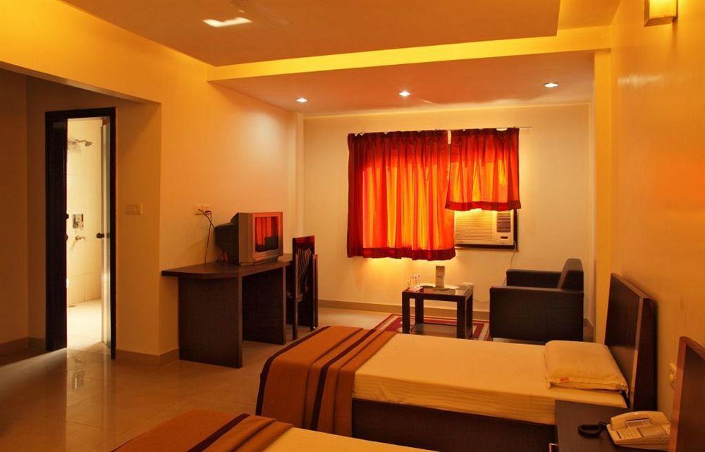 Hotel Lohmod At National Highway 8 - Free Airport Transffer New Delhi Eksteriør billede