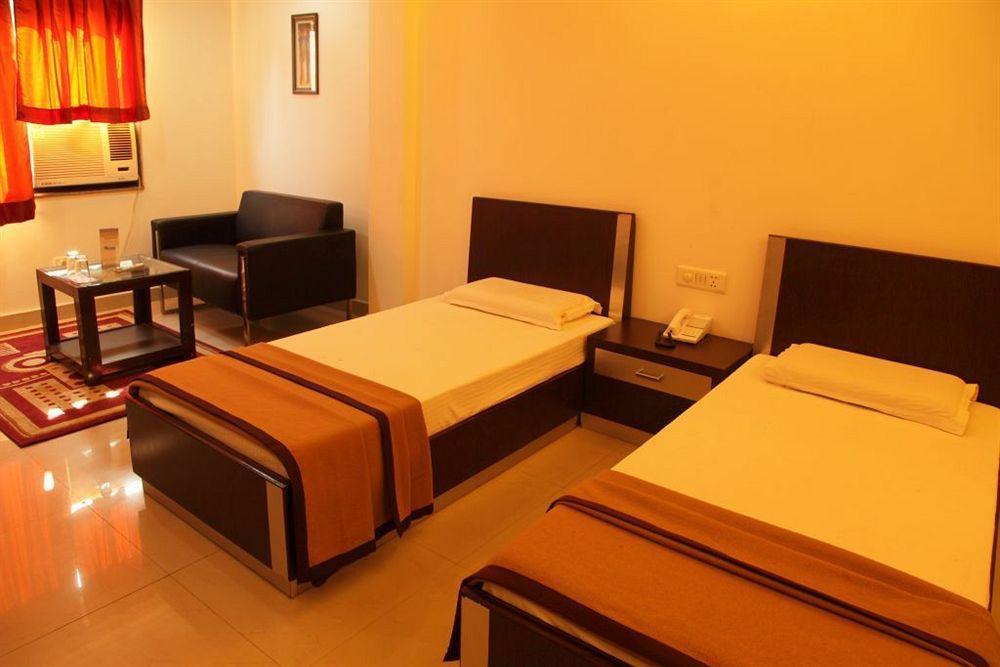 Hotel Lohmod At National Highway 8 - Free Airport Transffer New Delhi Eksteriør billede