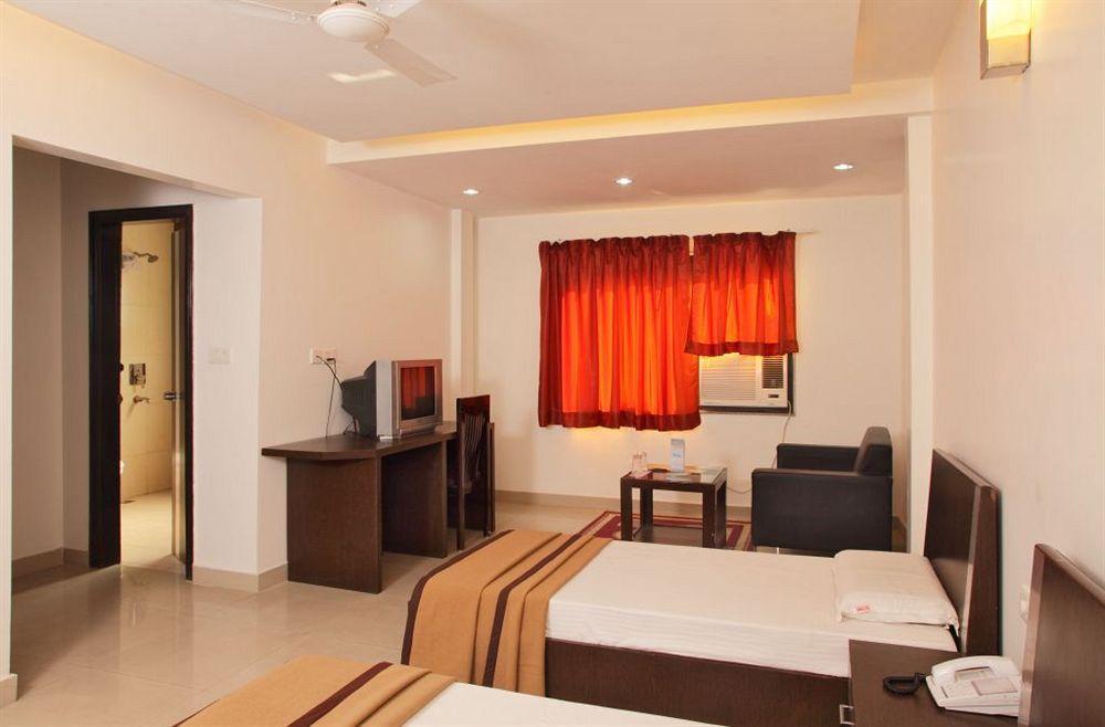 Hotel Lohmod At National Highway 8 - Free Airport Transffer New Delhi Eksteriør billede