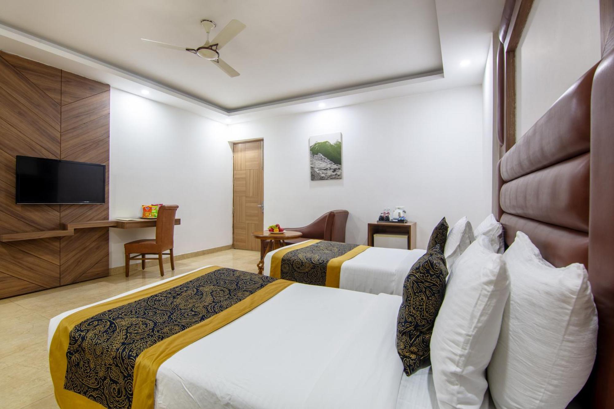 Hotel Lohmod At National Highway 8 - Free Airport Transffer New Delhi Eksteriør billede