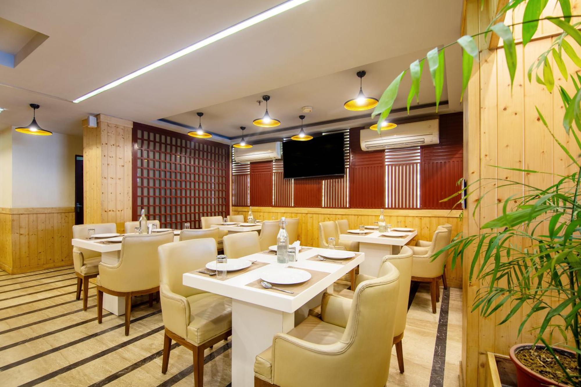 Hotel Lohmod At National Highway 8 - Free Airport Transffer New Delhi Eksteriør billede