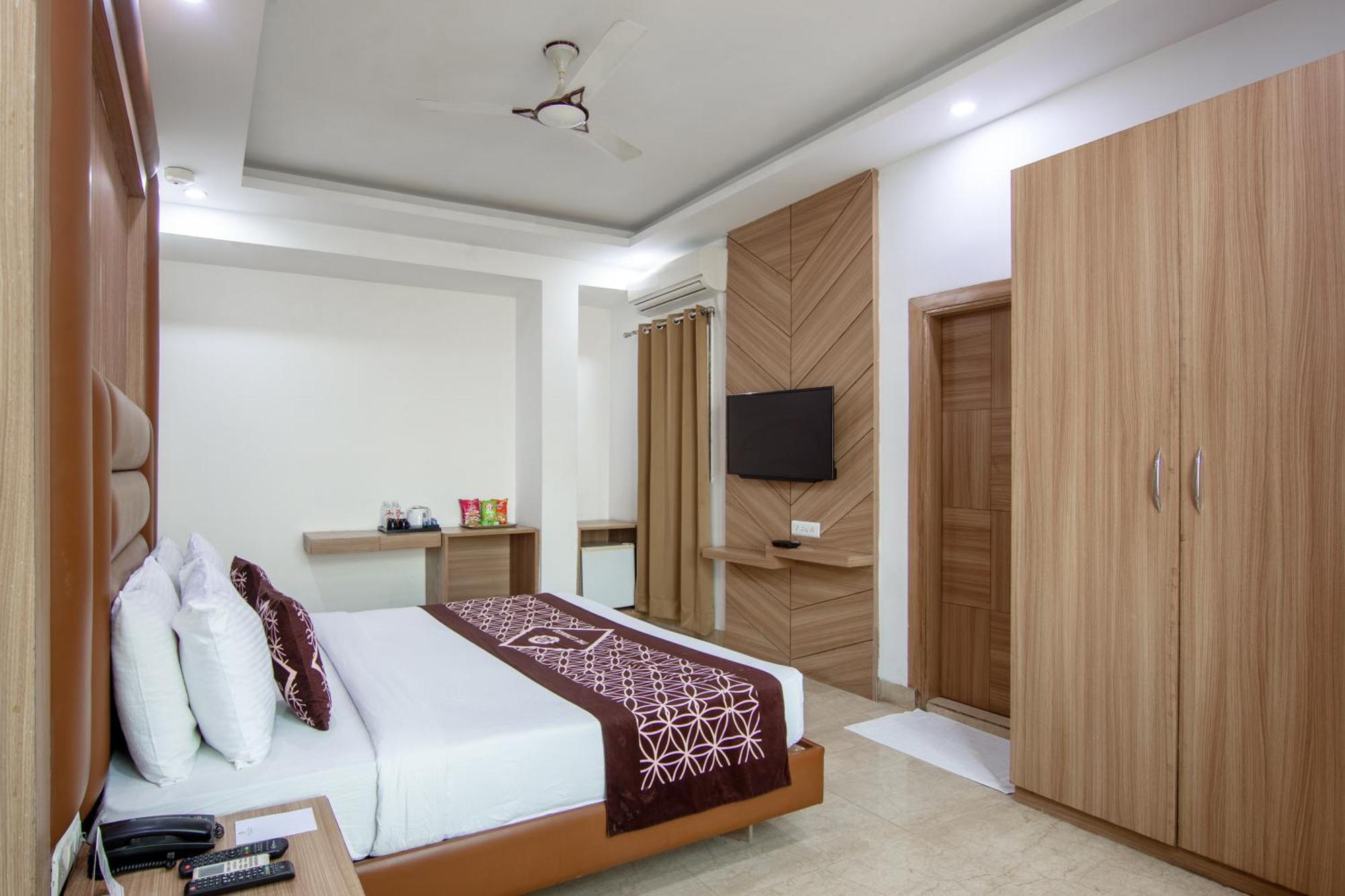 Hotel Lohmod At National Highway 8 - Free Airport Transffer New Delhi Eksteriør billede