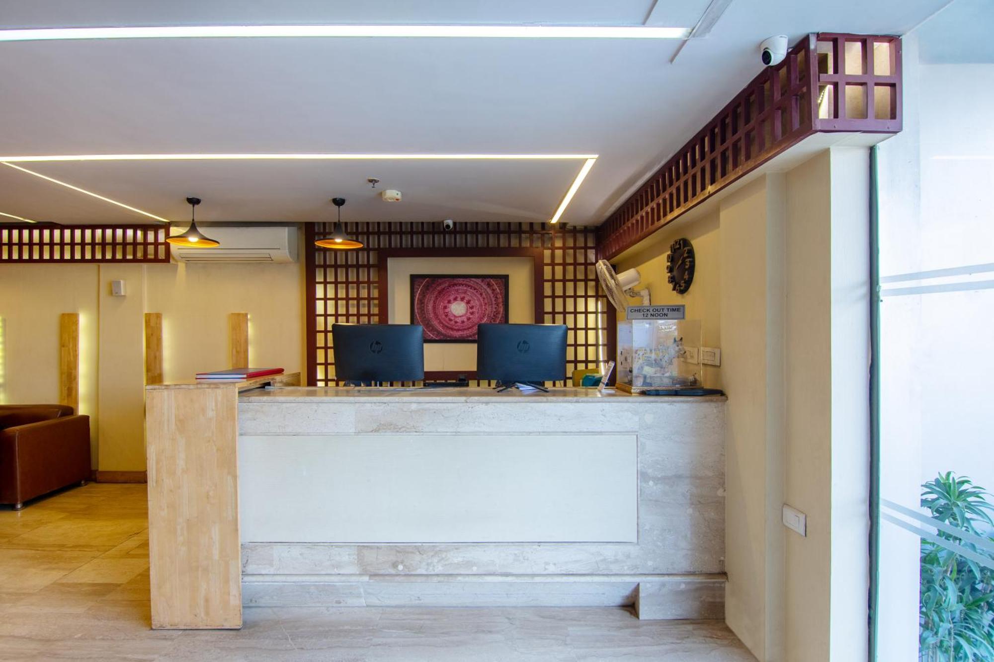 Hotel Lohmod At National Highway 8 - Free Airport Transffer New Delhi Eksteriør billede