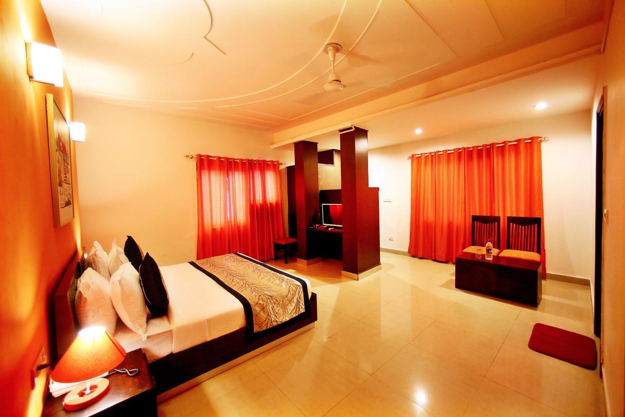 Hotel Lohmod At National Highway 8 - Free Airport Transffer New Delhi Eksteriør billede