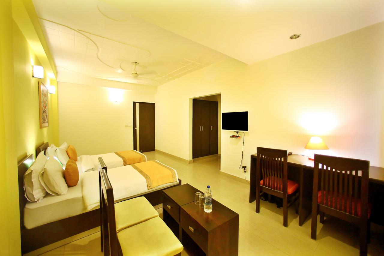 Hotel Lohmod At National Highway 8 - Free Airport Transffer New Delhi Eksteriør billede