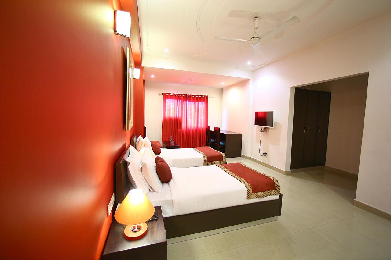 Hotel Lohmod At National Highway 8 - Free Airport Transffer New Delhi Eksteriør billede