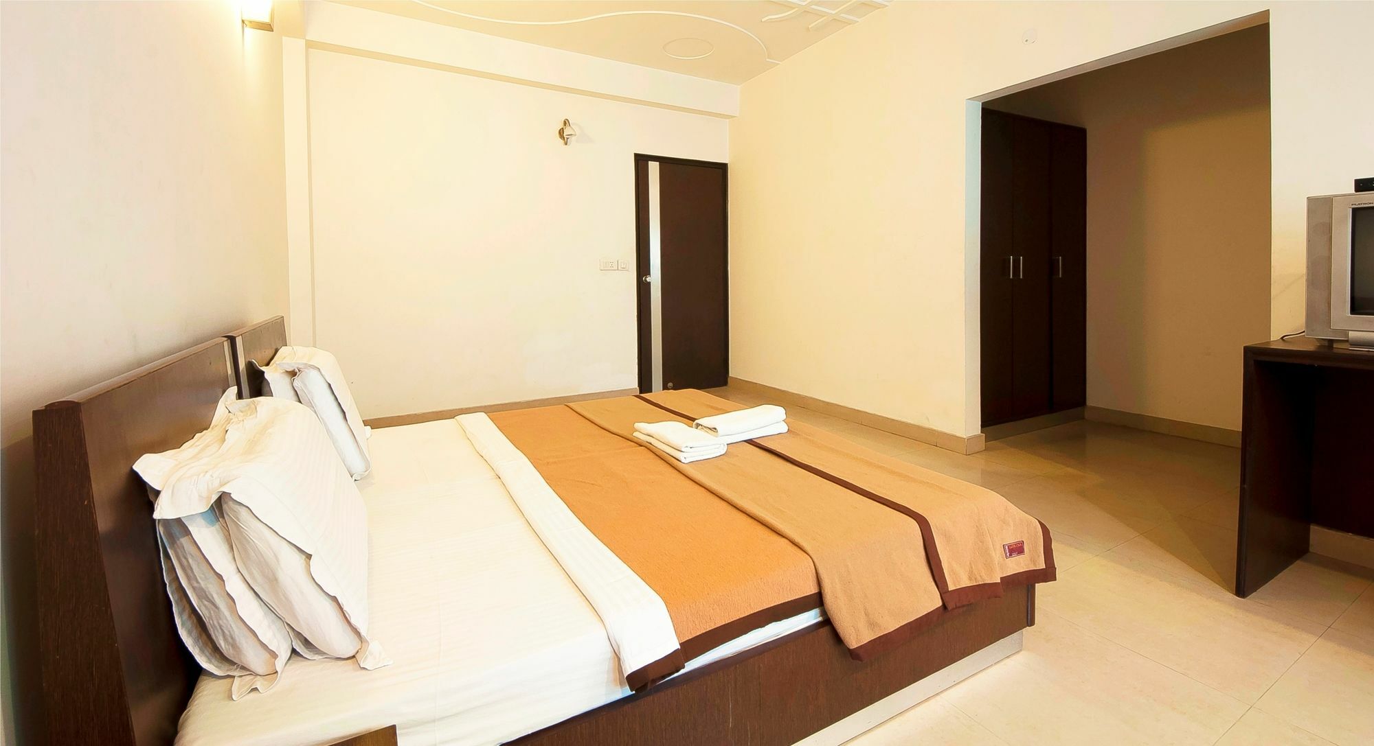 Hotel Lohmod At National Highway 8 - Free Airport Transffer New Delhi Eksteriør billede