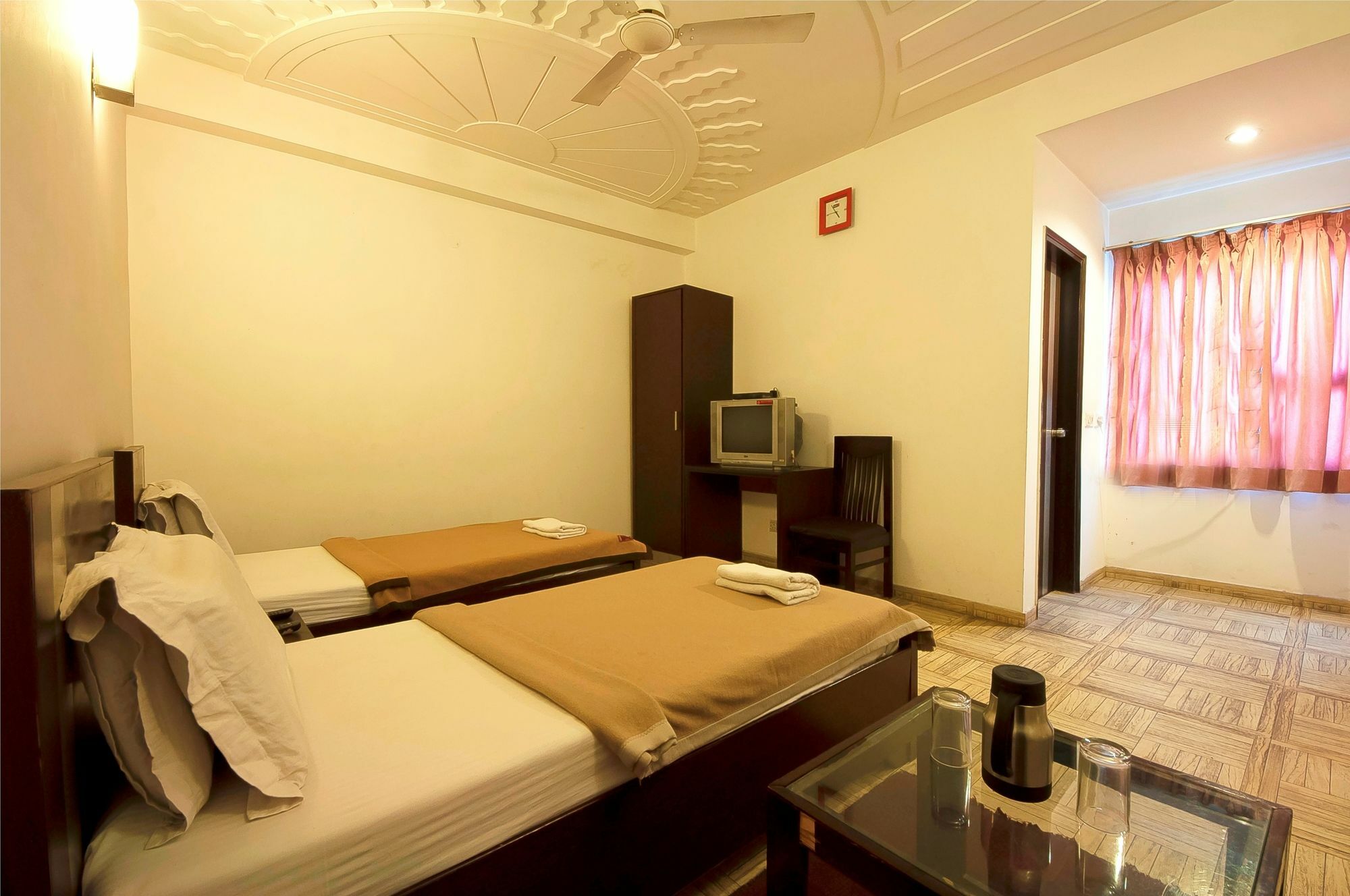 Hotel Lohmod At National Highway 8 - Free Airport Transffer New Delhi Eksteriør billede
